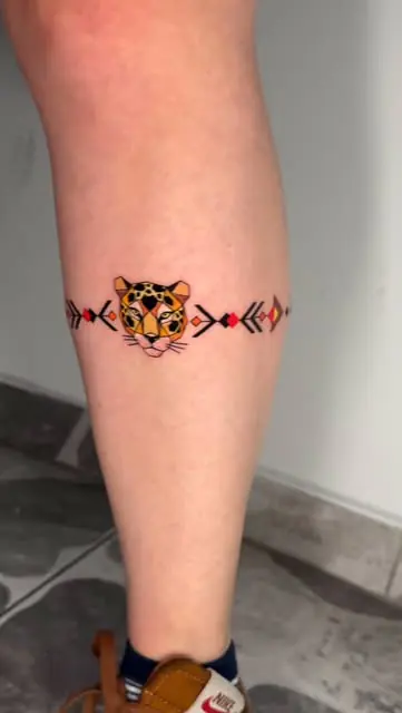 Brazalete inspirado en el jaguar y la rana dorada